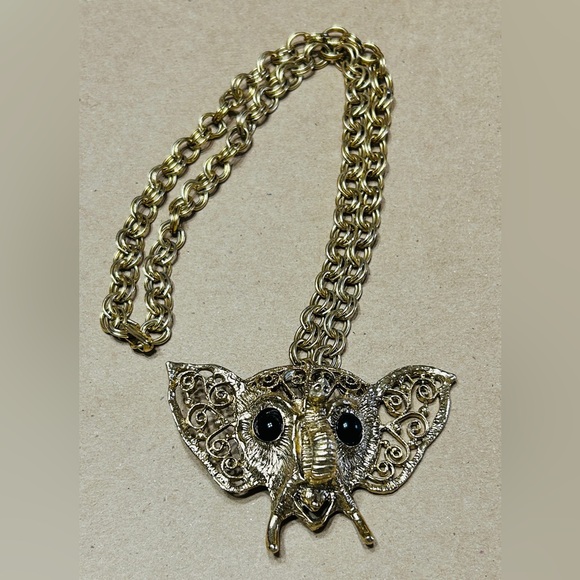 D&E Juliana Jewelry - Vintage pendant elephant gold tone chain. 22” long. Unsigned D&E Juliana.